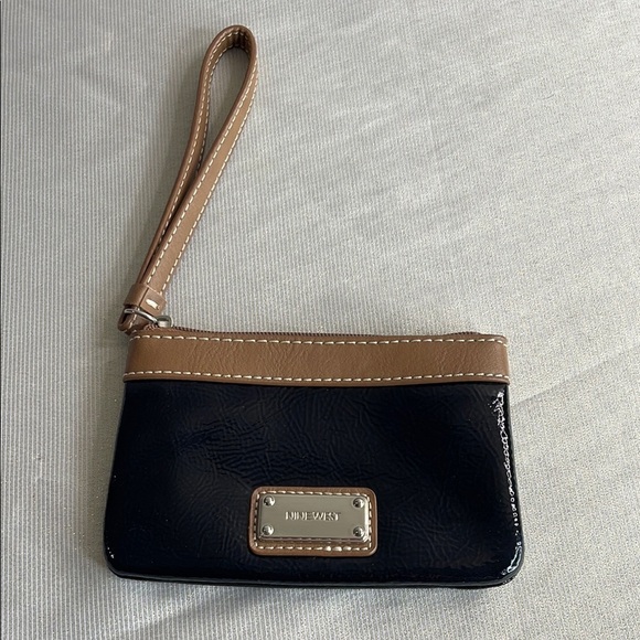 Nine West Patent Faux Leather Wallet Wristlet Minimalist Black Tan Zipper Logo - Picture 2 of 8